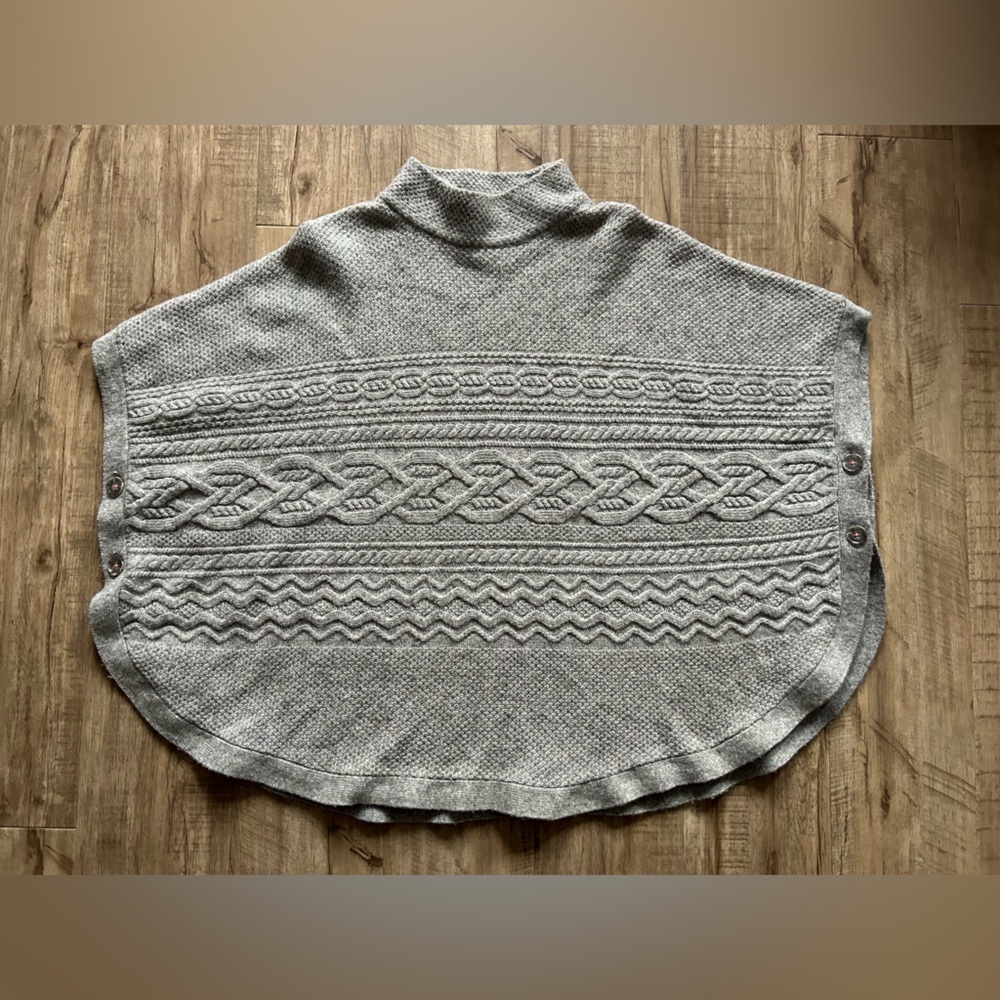 Wool blend Gray Women's poncho cape cable knit winter cozy - Picture 10 of 10